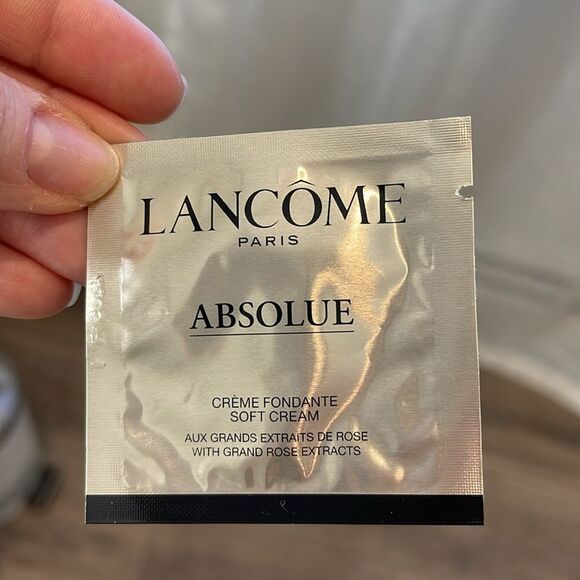 CoverGirl & Anastasia Samples - Picture 7 of 8